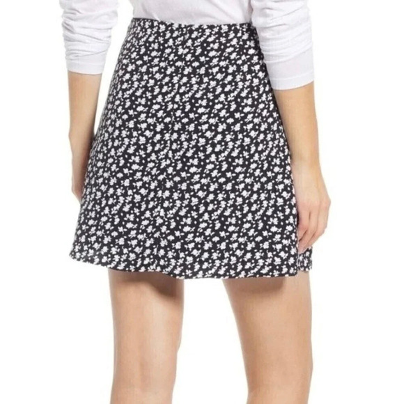 SOMETHING Navy floral mini Skirt sz XSmall - Picture 10 of 11